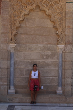 Yo en la entrada del Alcázar